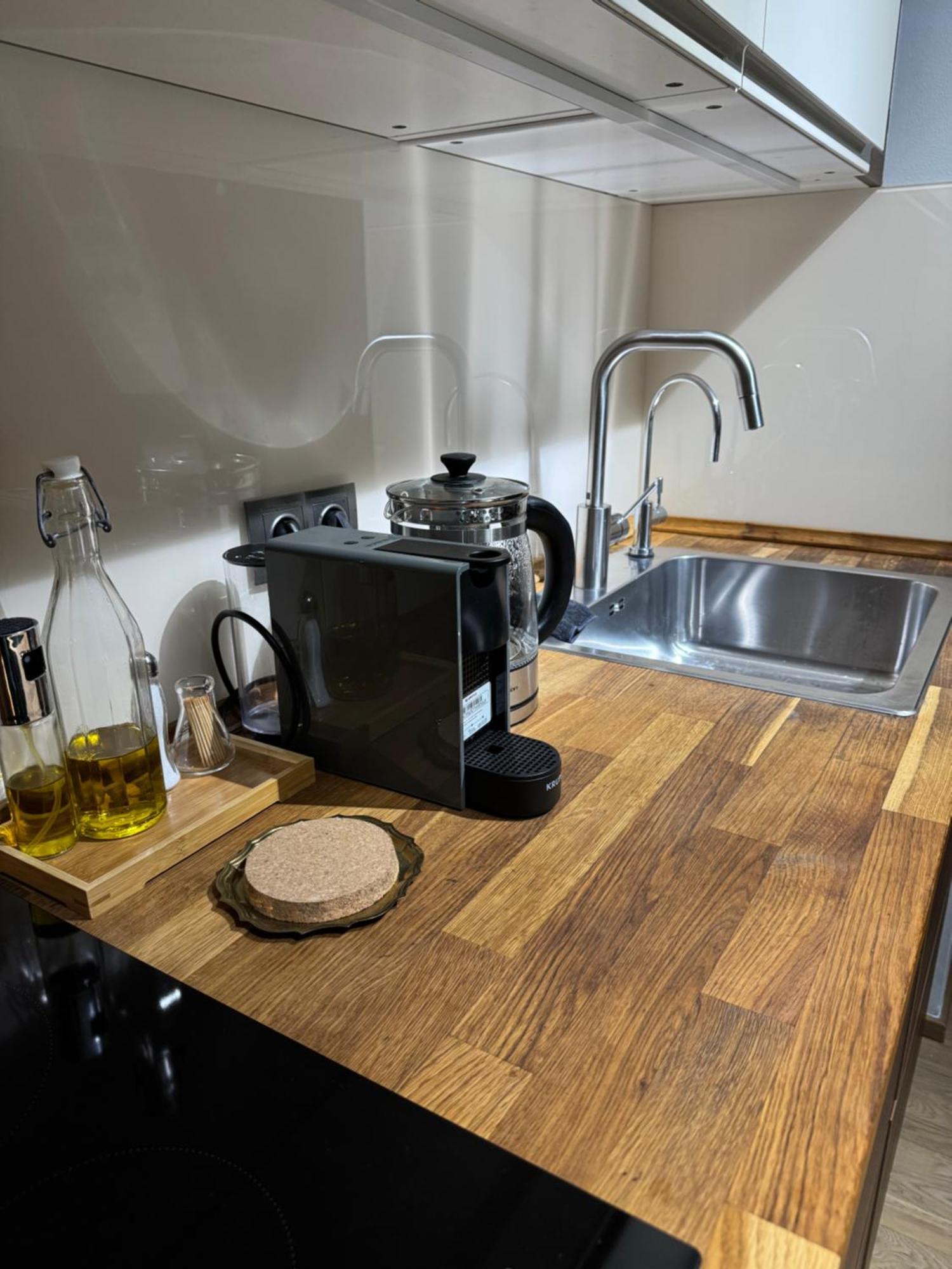 Cozy Apt - Parking & All Amenities Apartment Prag